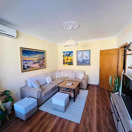 Cozy Central Apartment Tirana Buitenkant foto