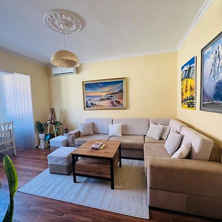 Cozy Central Apartment Tirana Buitenkant foto