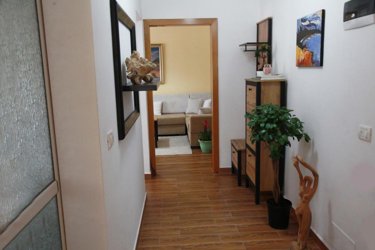 Cozy Central Apartment Tirana Buitenkant foto