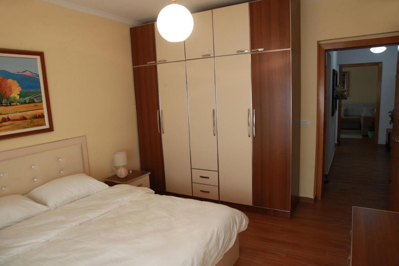 Cozy Central Apartment Tirana Buitenkant foto