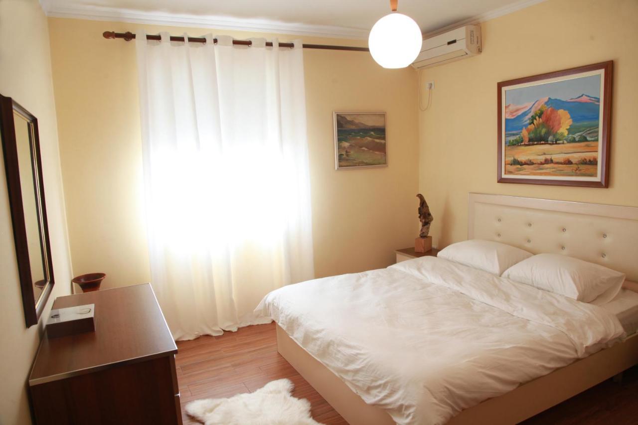 Cozy Central Apartment Tirana Buitenkant foto