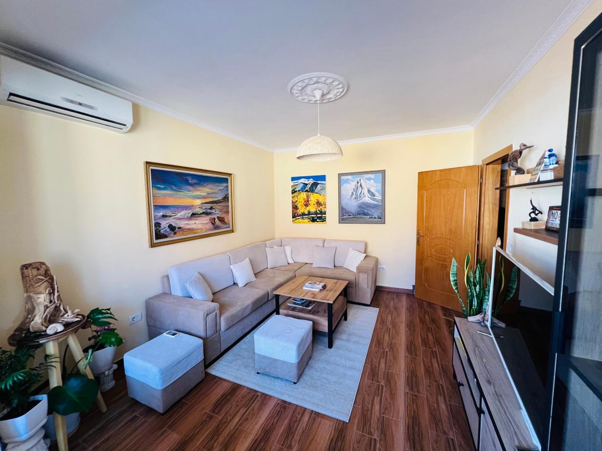Cozy Central Apartment Tirana Buitenkant foto