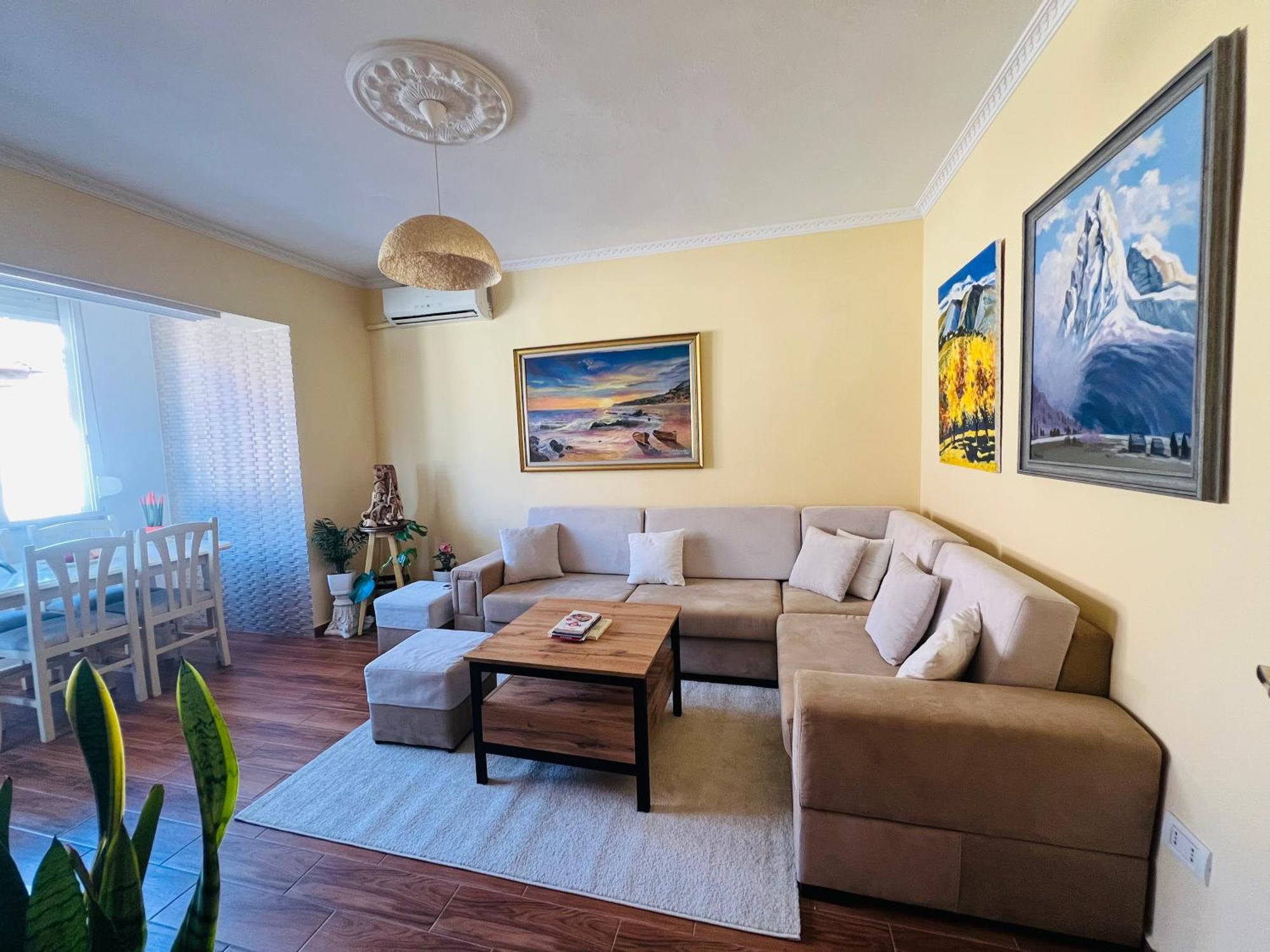 Cozy Central Apartment Tirana Buitenkant foto